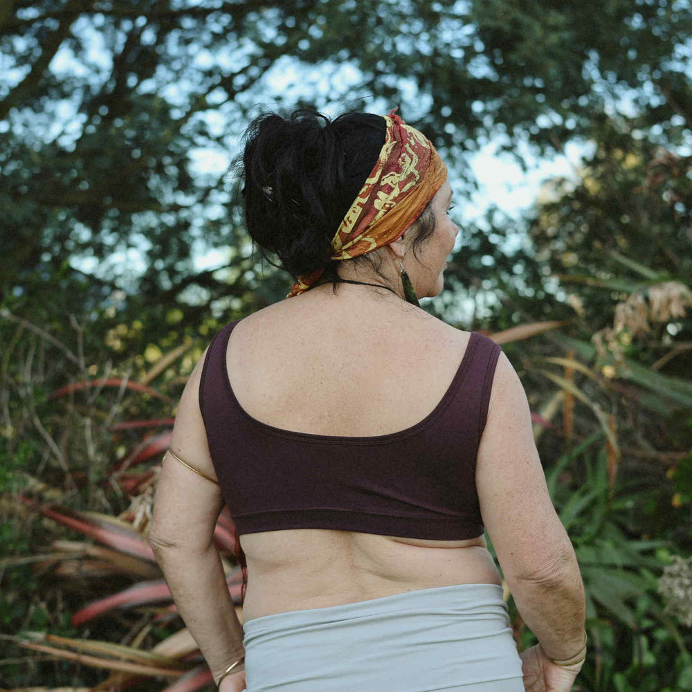 
                  
                    Load image into Gallery viewer, Earthwear V - Bra (Cocoa)
                  
                