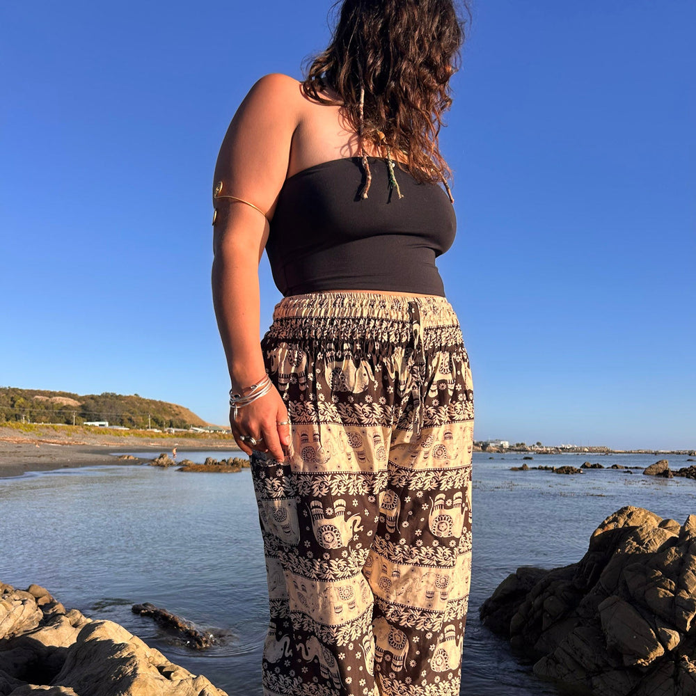 
                  
                    Load image into Gallery viewer, Mozza Pants
                  
                
