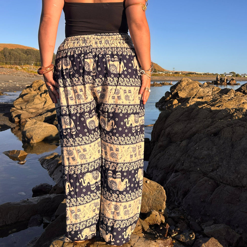 
                  
                    Load image into Gallery viewer, Mozza Pants
                  
                