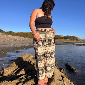 
                  
                    Load image into Gallery viewer, Mozza Pants
                  
                