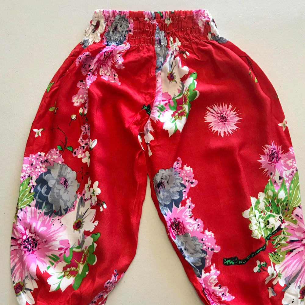 
                  
                    Load image into Gallery viewer, Flower Pants Girl
                  
                