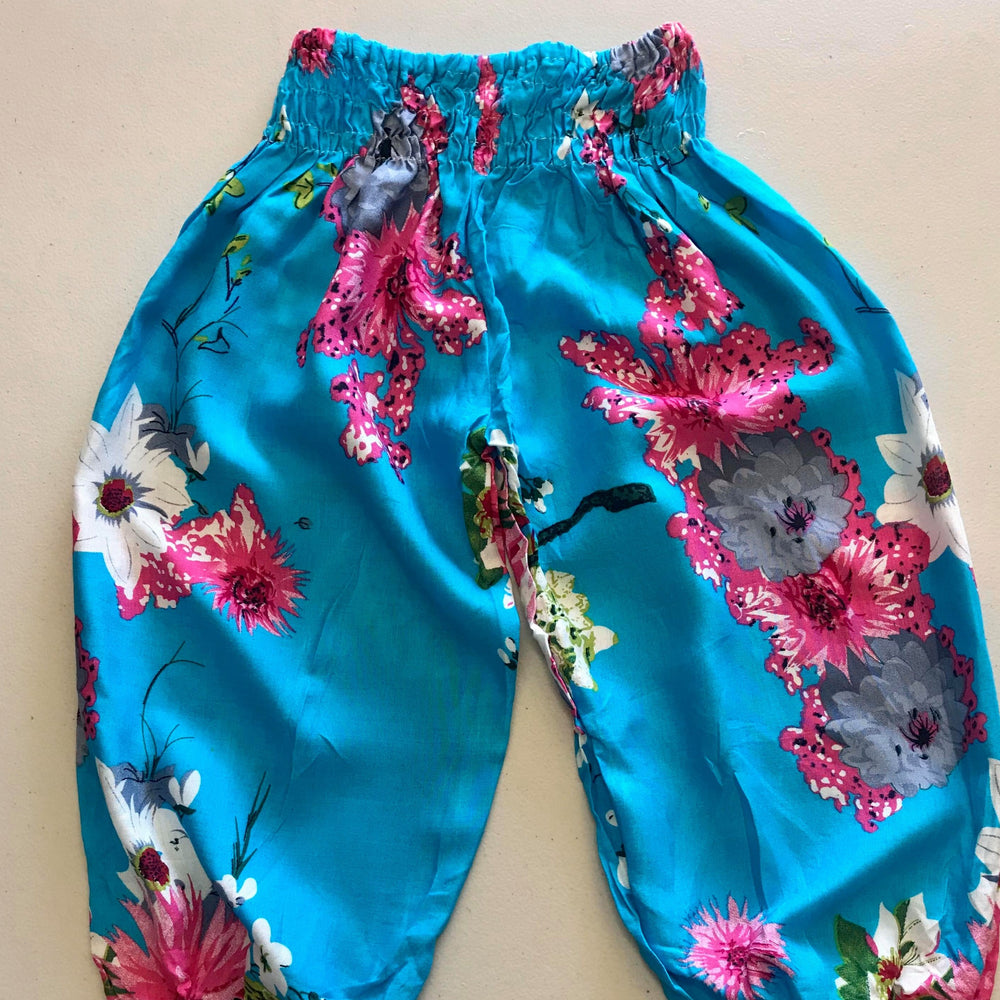 
                  
                    Load image into Gallery viewer, Flower Pants Girl
                  
                