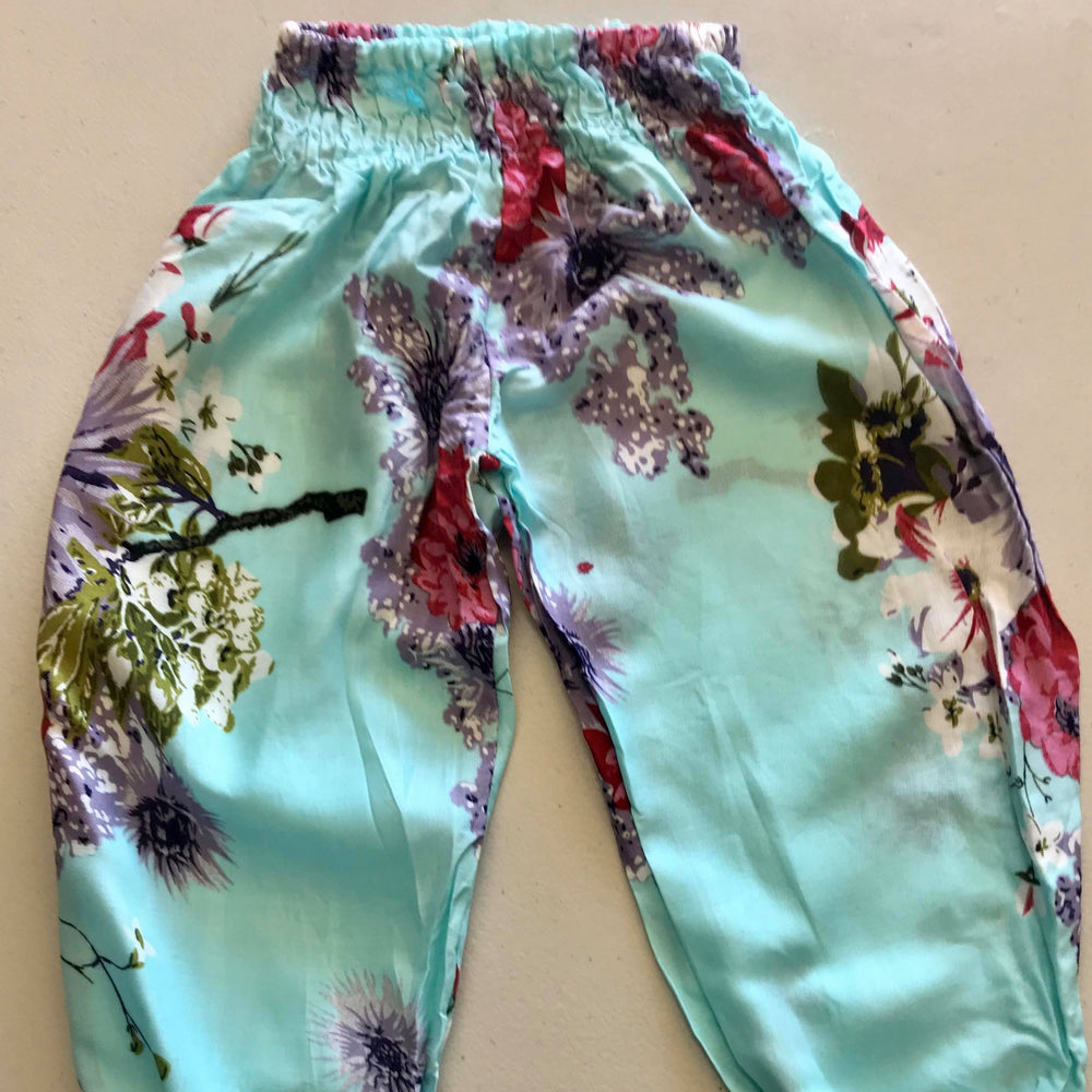 
                  
                    Load image into Gallery viewer, Flower Pants Girl
                  
                