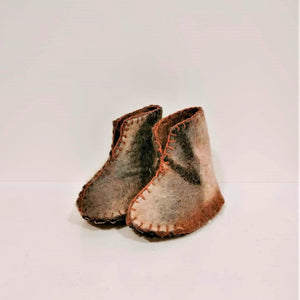 
                  
                    Load image into Gallery viewer, Felted Wool Childrens Slippers
                  
                