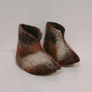 
                  
                    Load image into Gallery viewer, Felted Wool Childrens Slippers
                  
                
