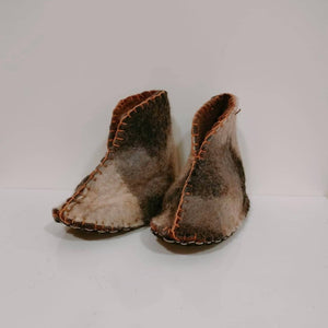 
                  
                    Load image into Gallery viewer, Felted Wool Childrens Slippers
                  
                