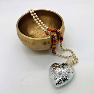 
                  
                    Load image into Gallery viewer, Hollow Heart Necklace
                  
                