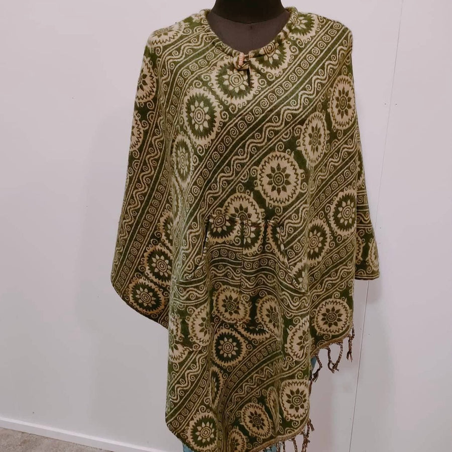 Scarves, Shawls & Ponchos – Gecko Gearz
