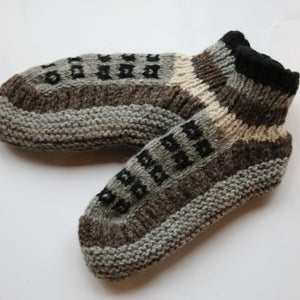 
                  
                    Load image into Gallery viewer, Slippers Natural Brown Tone
                  
                