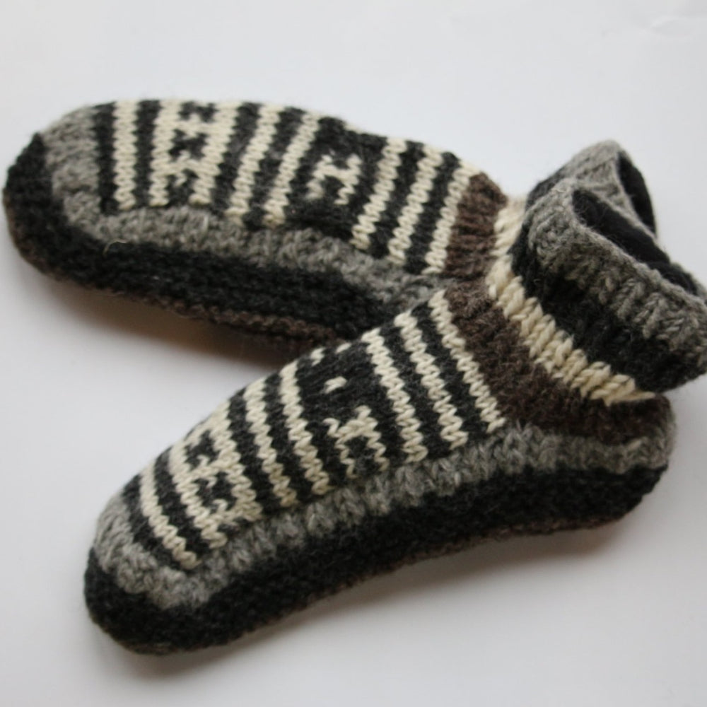 
                  
                    Load image into Gallery viewer, Slippers Natural Brown Tone
                  
                