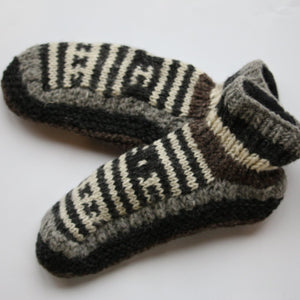 
                  
                    Load image into Gallery viewer, Slippers Natural Brown Tone
                  
                