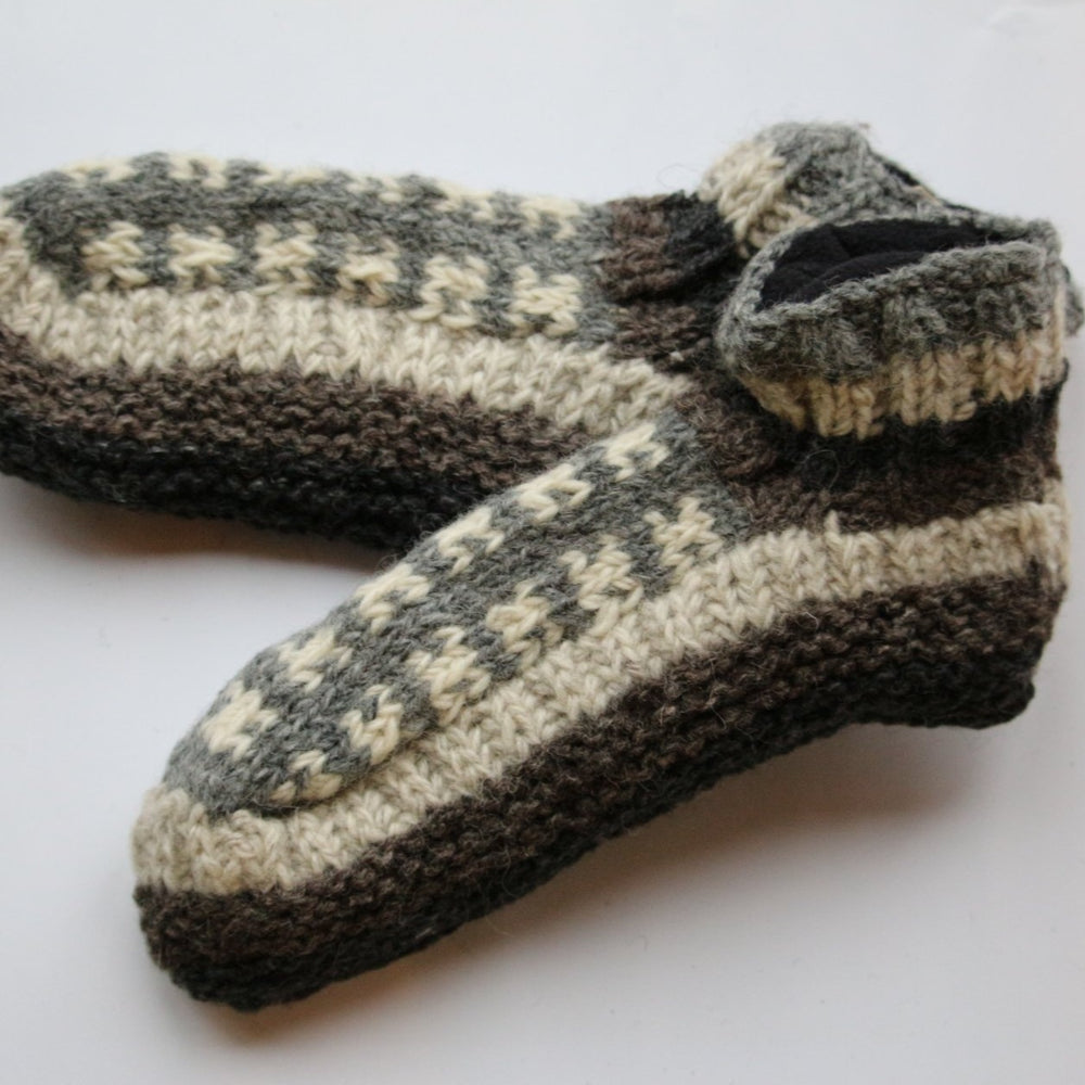 
                  
                    Load image into Gallery viewer, Slippers Natural Brown Tone
                  
                