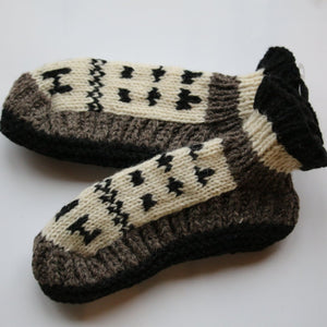 
                  
                    Load image into Gallery viewer, Slippers Natural Brown Tone
                  
                