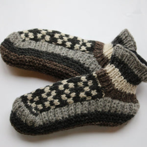 
                  
                    Load image into Gallery viewer, Slippers Natural Brown Tone
                  
                