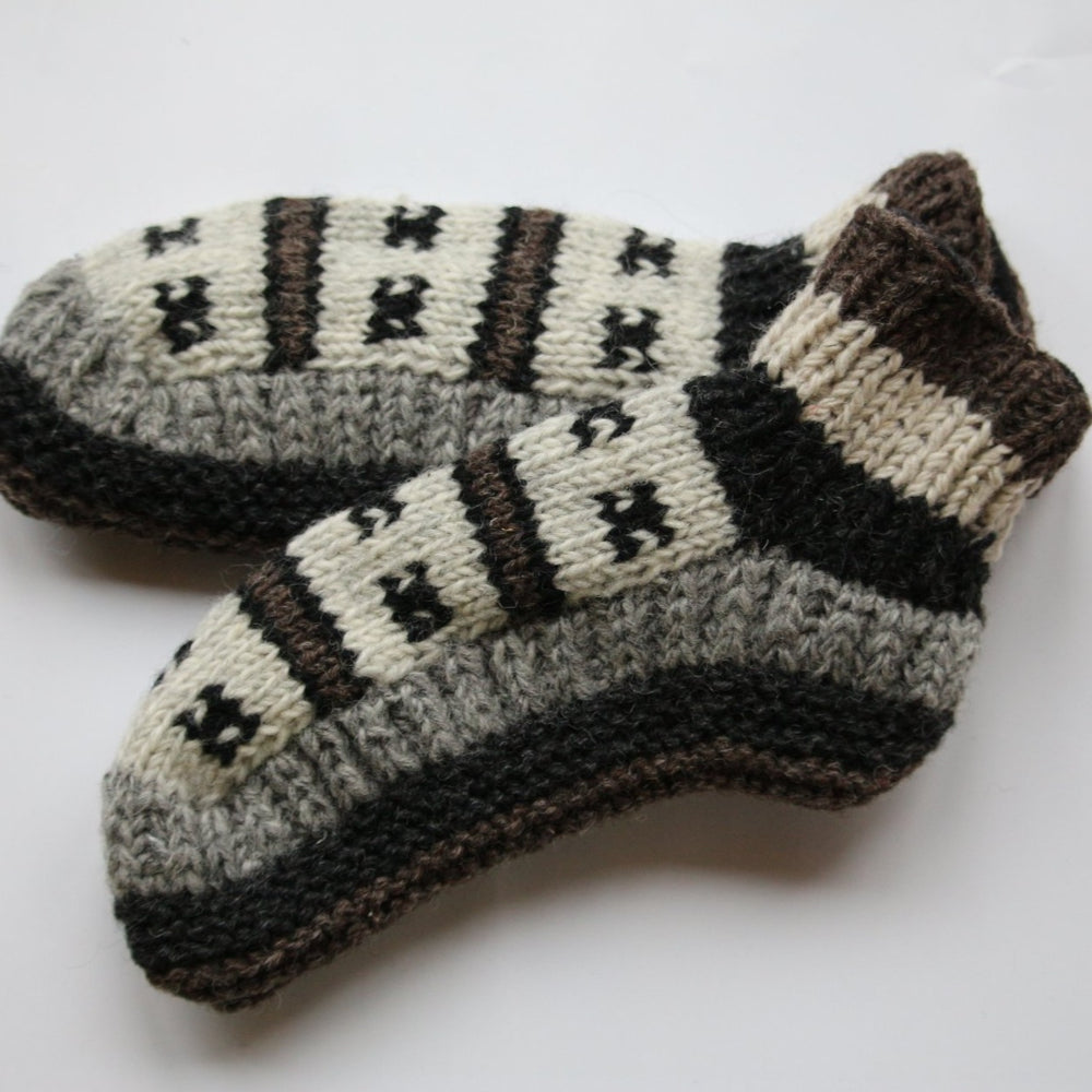 
                  
                    Load image into Gallery viewer, Slippers Natural Brown Tone
                  
                