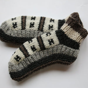 
                  
                    Load image into Gallery viewer, Slippers Natural Brown Tone
                  
                