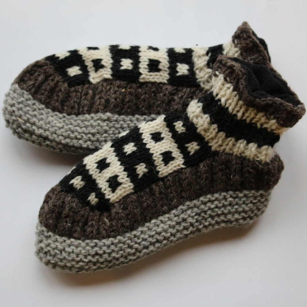 
                  
                    Load image into Gallery viewer, Slippers Natural Brown Tone
                  
                