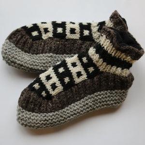 
                  
                    Load image into Gallery viewer, Slippers Natural Brown Tone
                  
                