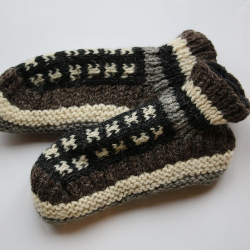 
                  
                    Load image into Gallery viewer, Slippers Natural Brown Tone
                  
                