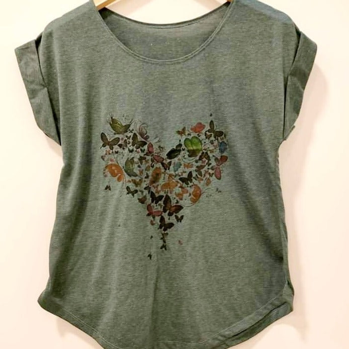 
                  
                    Load image into Gallery viewer, T Shirt Floral Heart
                  
                