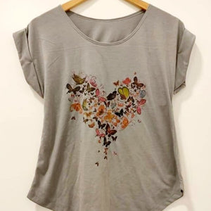 
                  
                    Load image into Gallery viewer, T Shirt Floral Heart
                  
                