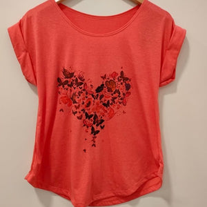 
                  
                    Load image into Gallery viewer, T Shirt Floral Heart
                  
                