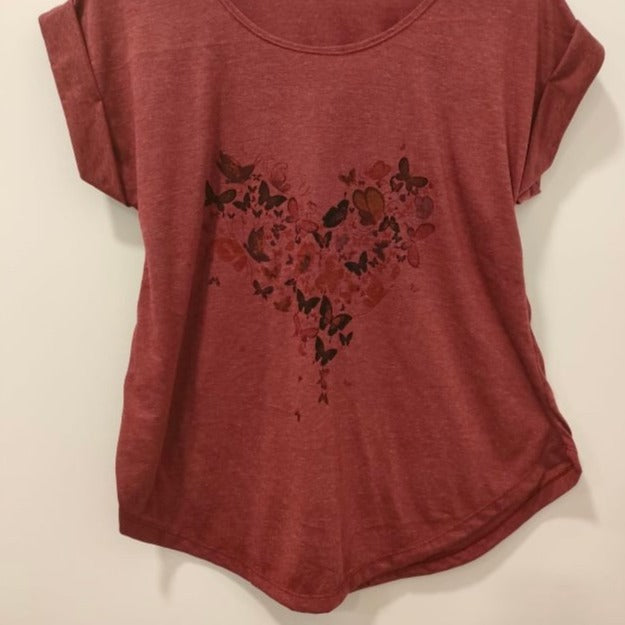 
                  
                    Load image into Gallery viewer, T Shirt Floral Heart
                  
                