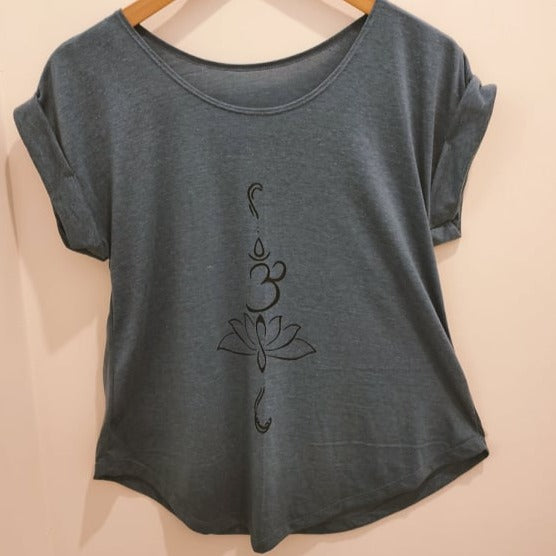 
                  
                    Load image into Gallery viewer, T Shirt Lotus
                  
                