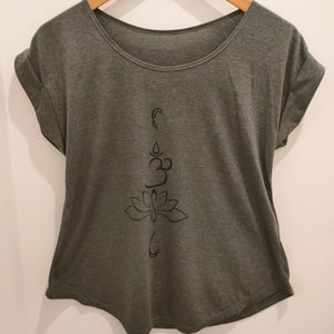 
                  
                    Load image into Gallery viewer, T Shirt Lotus
                  
                