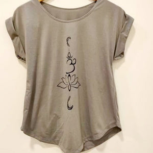 
                  
                    Load image into Gallery viewer, T Shirt Lotus
                  
                
