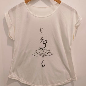 
                  
                    Load image into Gallery viewer, T Shirt Lotus
                  
                
