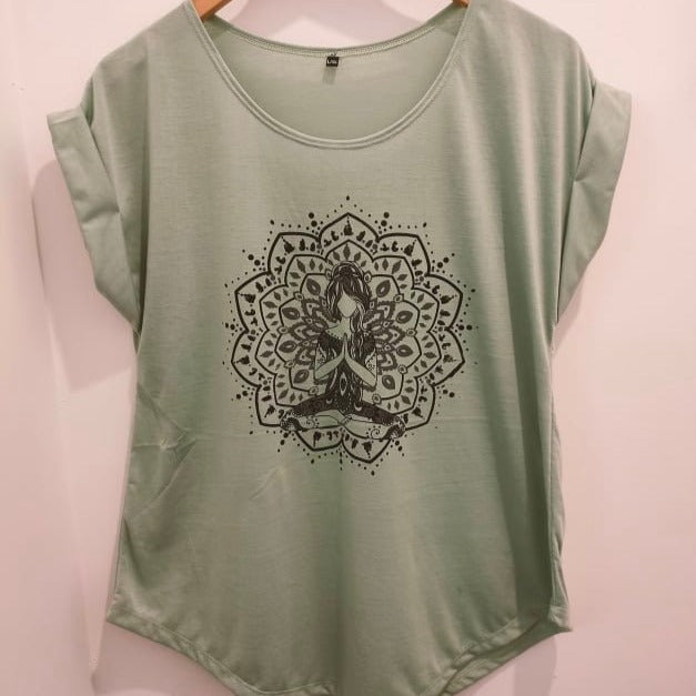 
                  
                    Load image into Gallery viewer, T Shirt Yogi
                  
                