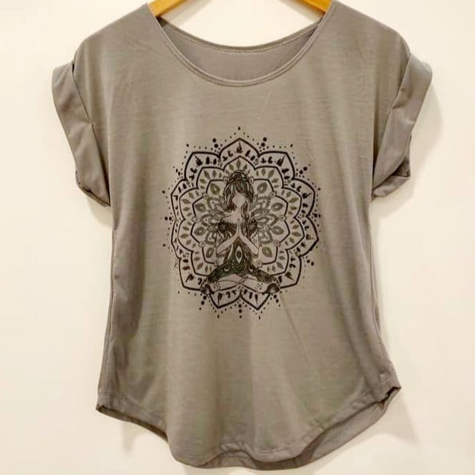 
                  
                    Load image into Gallery viewer, T Shirt Yogi
                  
                