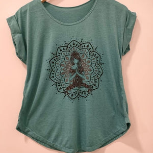 
                  
                    Load image into Gallery viewer, T Shirt Yogi
                  
                